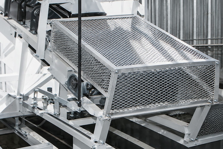 High-incline flexible sidewall conveyor - BW Sinclair